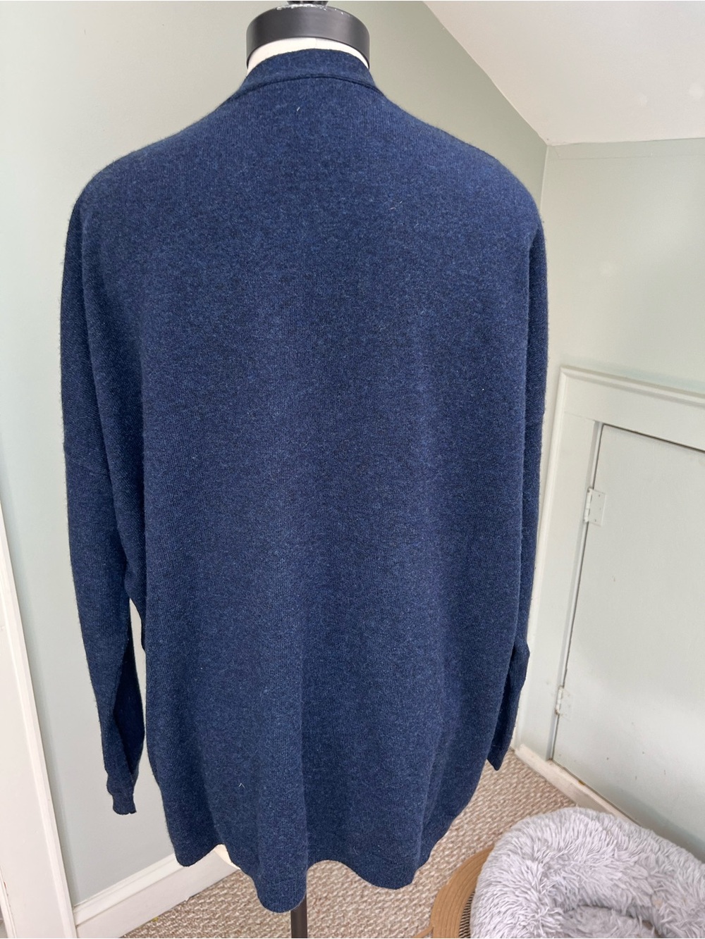 Theory 100% Cashmere Navy V-Neck Button Cardigan Oversized LG Preppy Soft - Picture 3 of 8